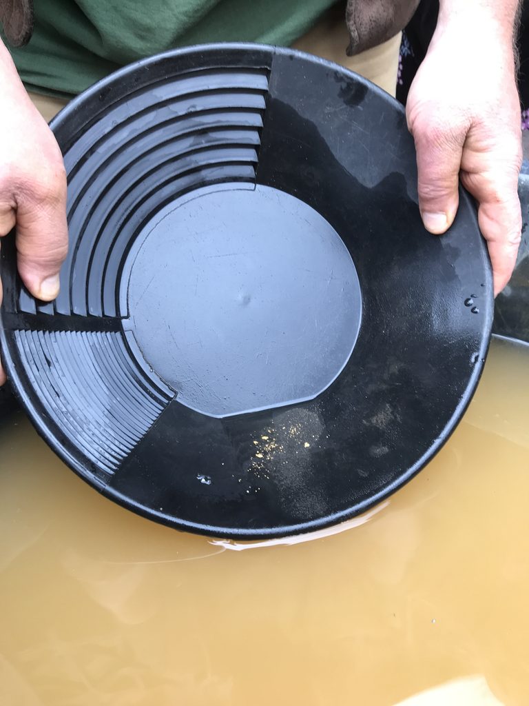Kultaa löytyy vaskoolin pohjalta